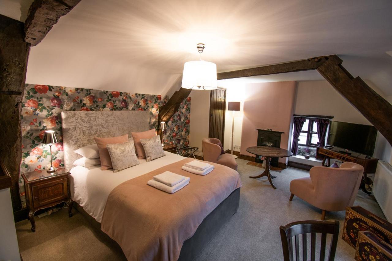 Отель Royal George Great Easton  Экстерьер фото