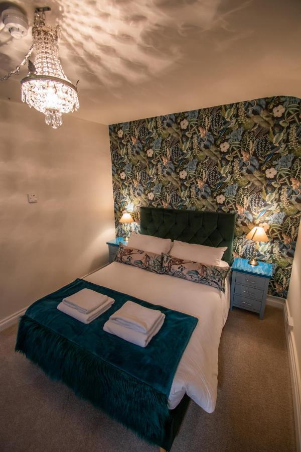 Отель Royal George Great Easton  Экстерьер фото